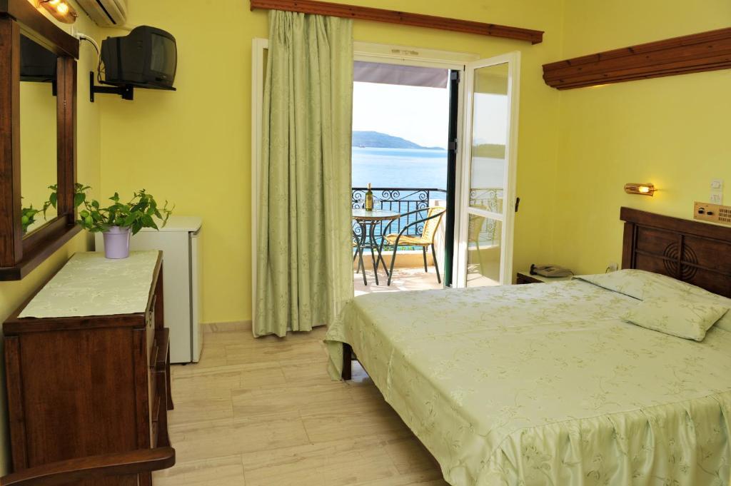 Logan'S Beach Hotel Nydri  Chambre photo