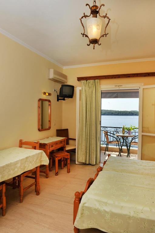 Logan'S Beach Hotel Nydri  Chambre photo