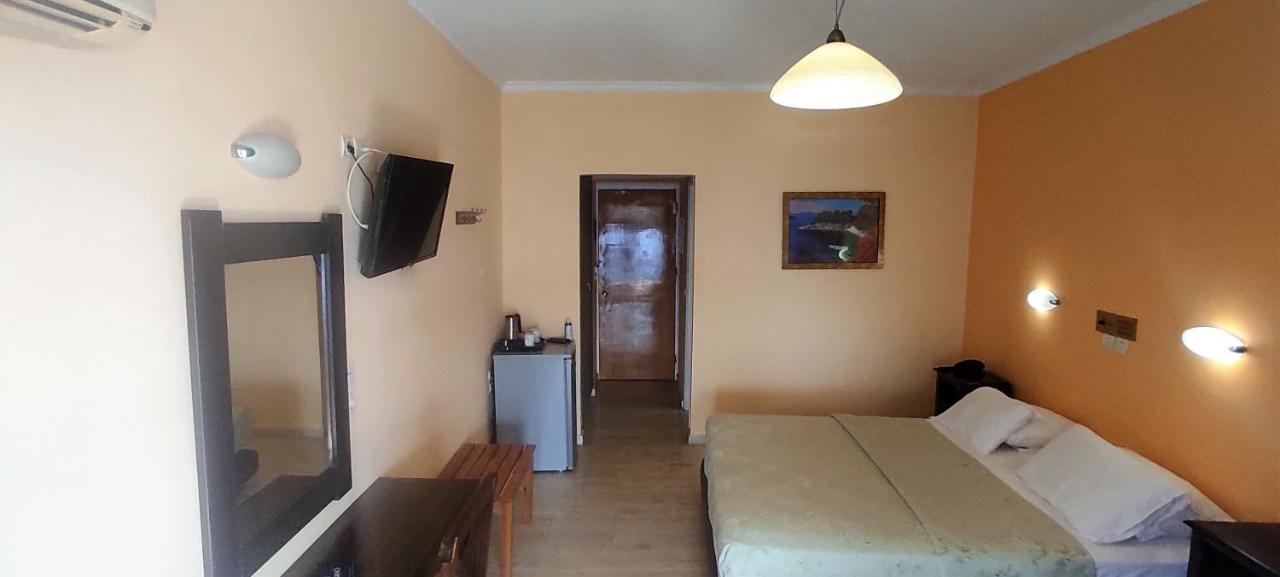 Logan'S Beach Hotel Nydri  Extérieur photo