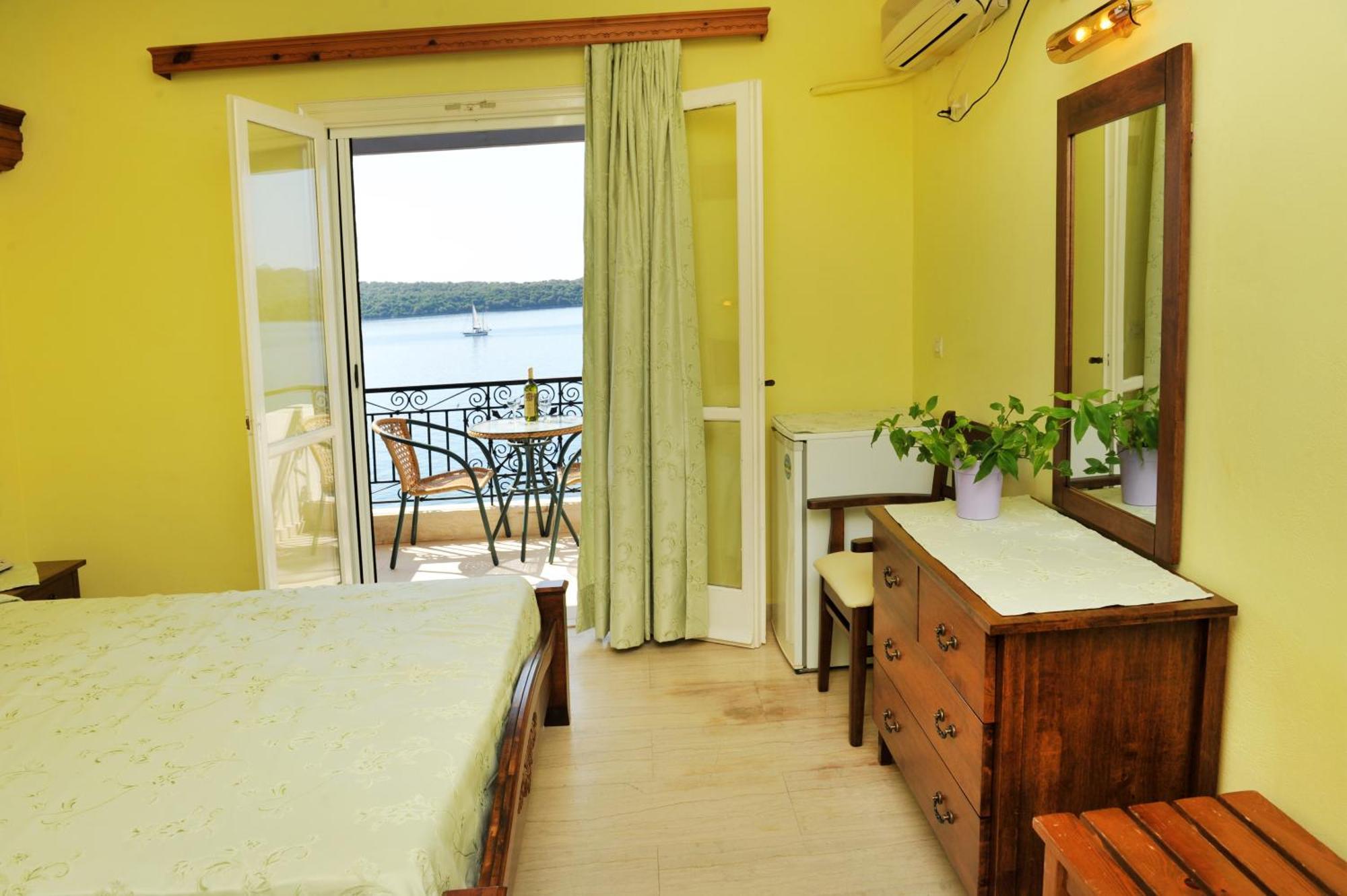 Logan'S Beach Hotel Nydri  Extérieur photo