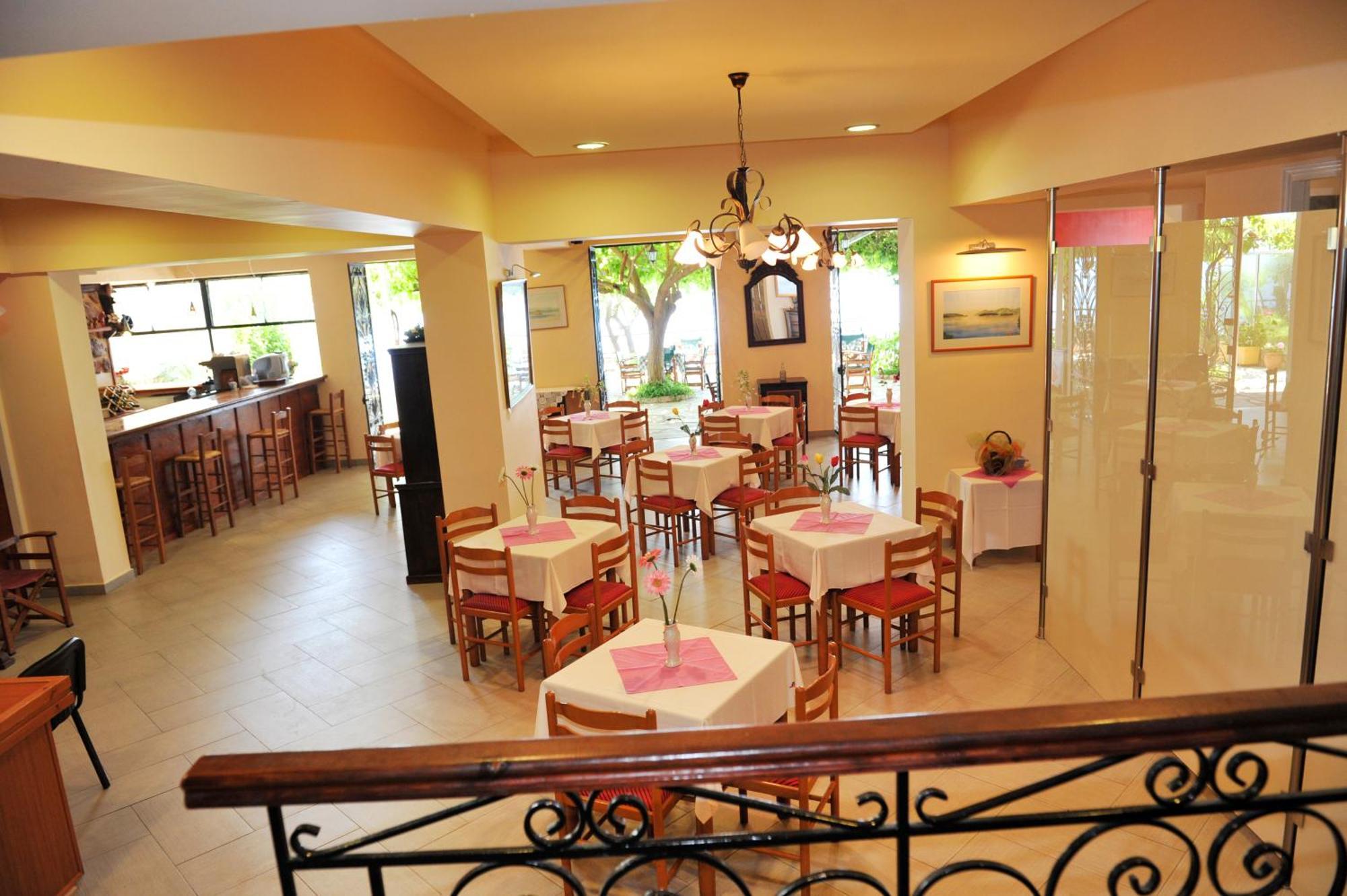Logan'S Beach Hotel Nydri  Extérieur photo